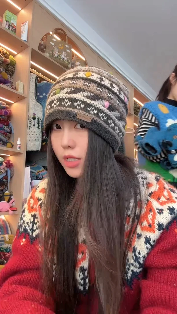 羊毛灰色秀珠帽