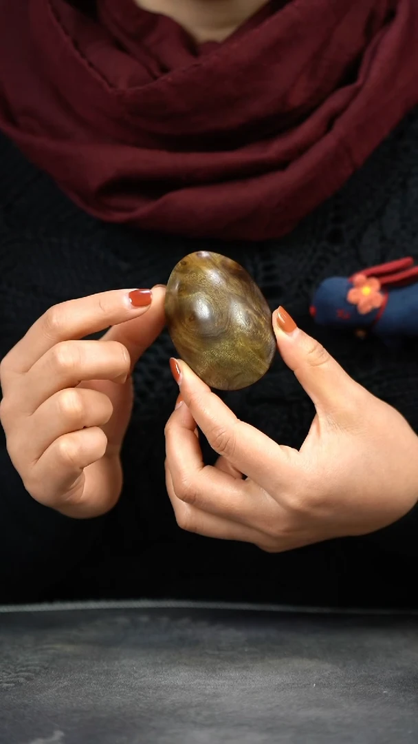 【闪购商品】金丝楠木雕葡萄瘤子富甲把玩微瑕751