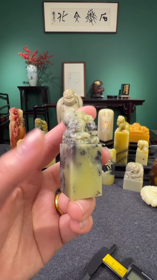 【闪购商品】青田石水墨菜花獒龙