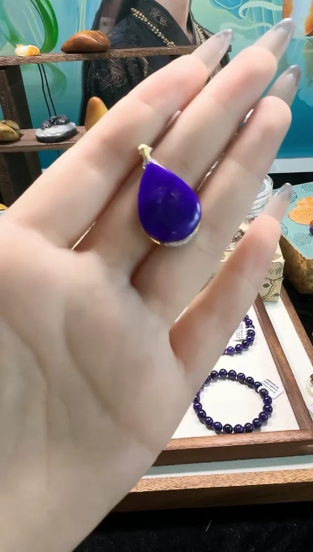18K金镶嵌苏纪石（舒俱来）颈饰22*16*3mm HQ10414  多样发其一