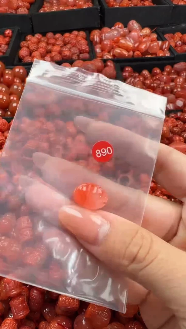 南红玛瑙未镶嵌颈饰1