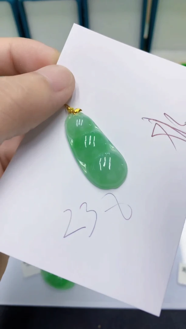 颈饰18K金镶嵌翡翠翡翠