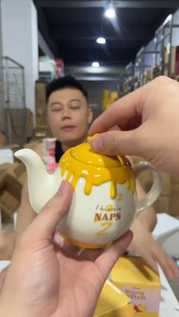 瓷片原盒维尼蜂蜜茶壶