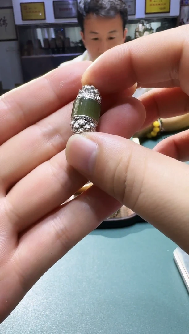 颈饰银S925镶嵌和田玉（碧玉）和田玉碧玉925银镶嵌吊坠带银链子