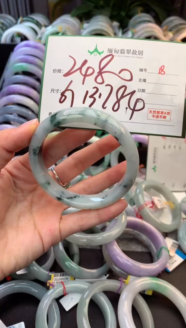 未镶嵌定制翡翠毛货需精细抛光+多人