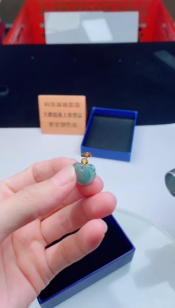 颈饰未镶嵌翡翠    ·