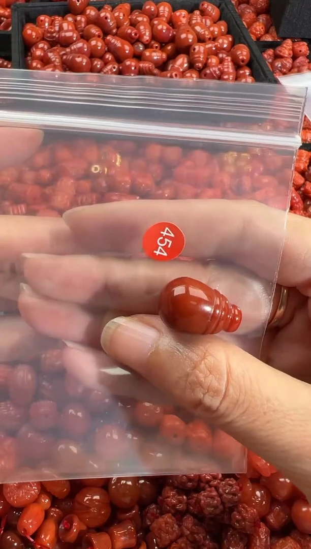 南红玛瑙未镶嵌颈饰1