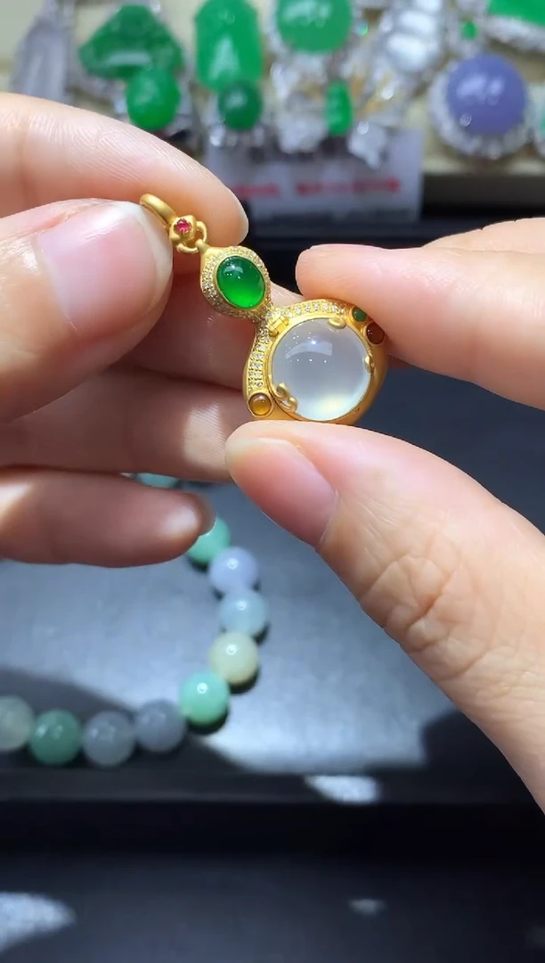 颈饰18K金镶嵌翡翠632-中国好珍宝