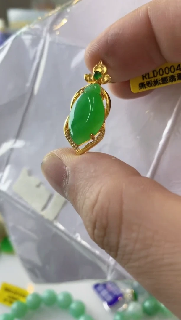翡翠18K金镶嵌吊坠(不含链)挂件