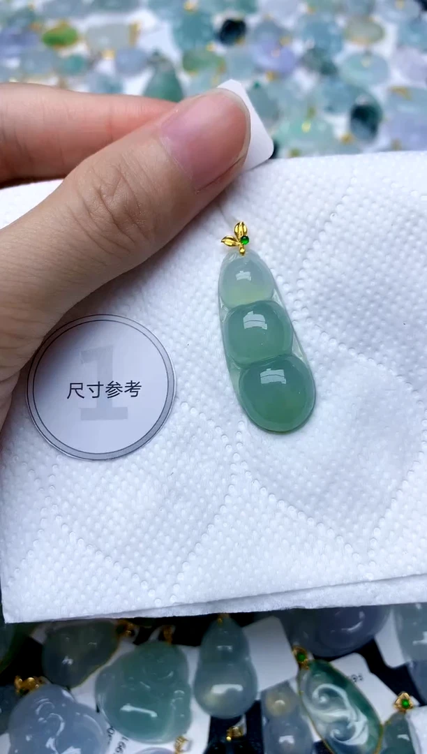 颈饰18K金镶嵌翡翠天然A货翡翠