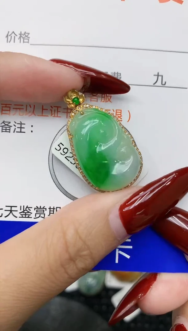 翡翠18K金镶嵌颈饰1111111111