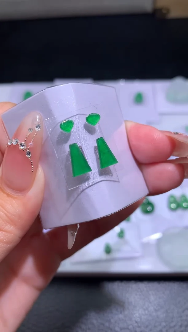 【闪购商品】定制翡翠未镶嵌毛货