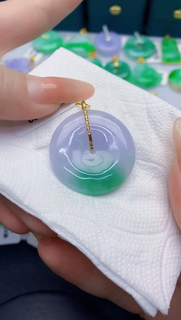 颈饰18K金镶嵌翡翠缅甸天然翡翠A货