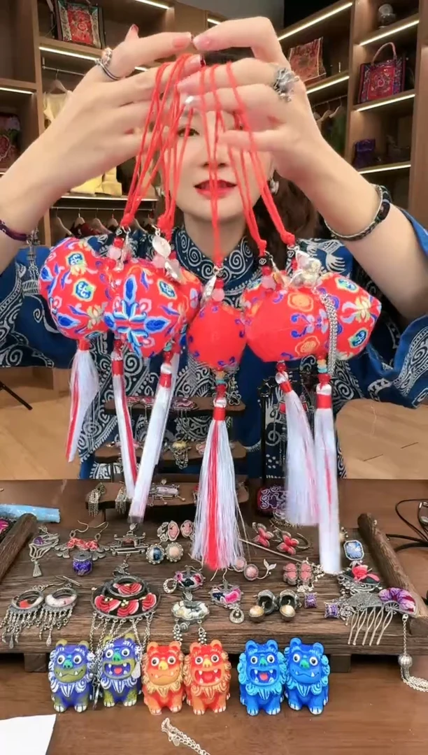 【闪购商品】织绣L607红色黔东南苗族刺绣