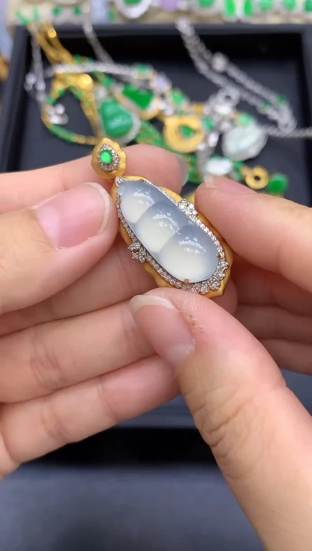 颈饰18K金镶嵌翡翠633-中国好珍宝