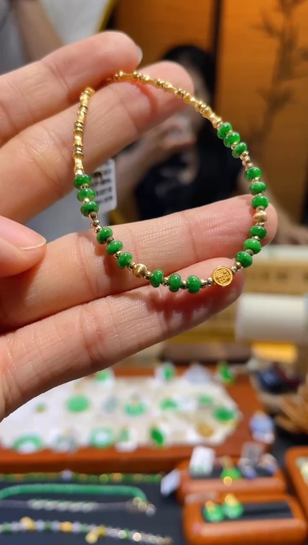 颈饰18K金镶嵌翡翠手链