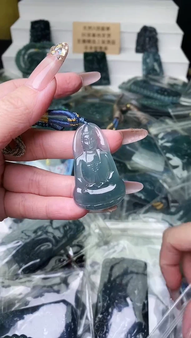 颈饰未镶嵌翡翠