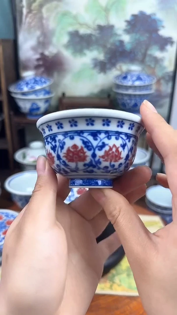 陶瓷青花釉里红缠枝莲小压手杯