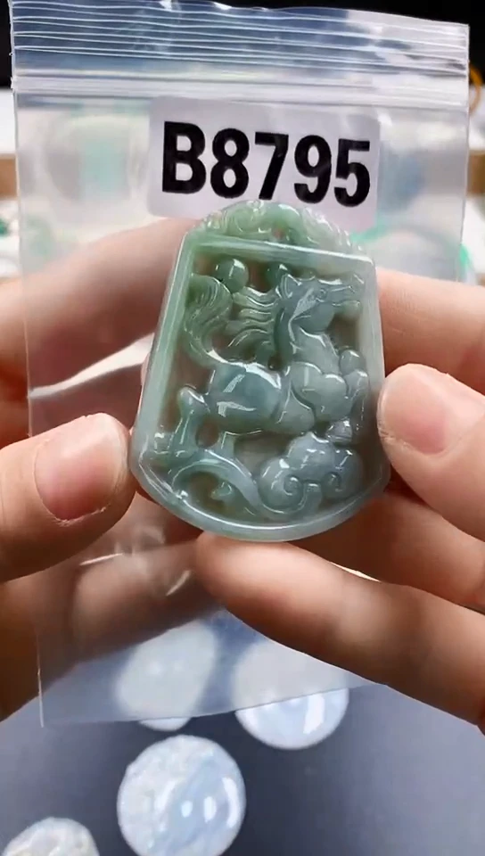 颈饰未镶嵌翡翠天然翡翠吊坠挂件