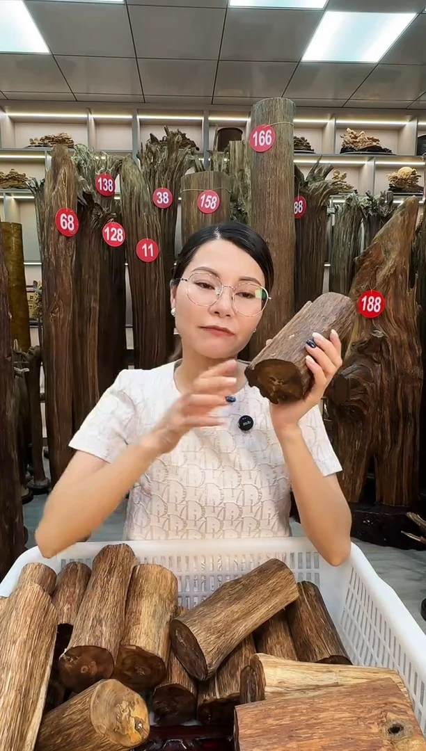 沉香碎屑沉香沉香原料摆件工艺品一百元以上带底座