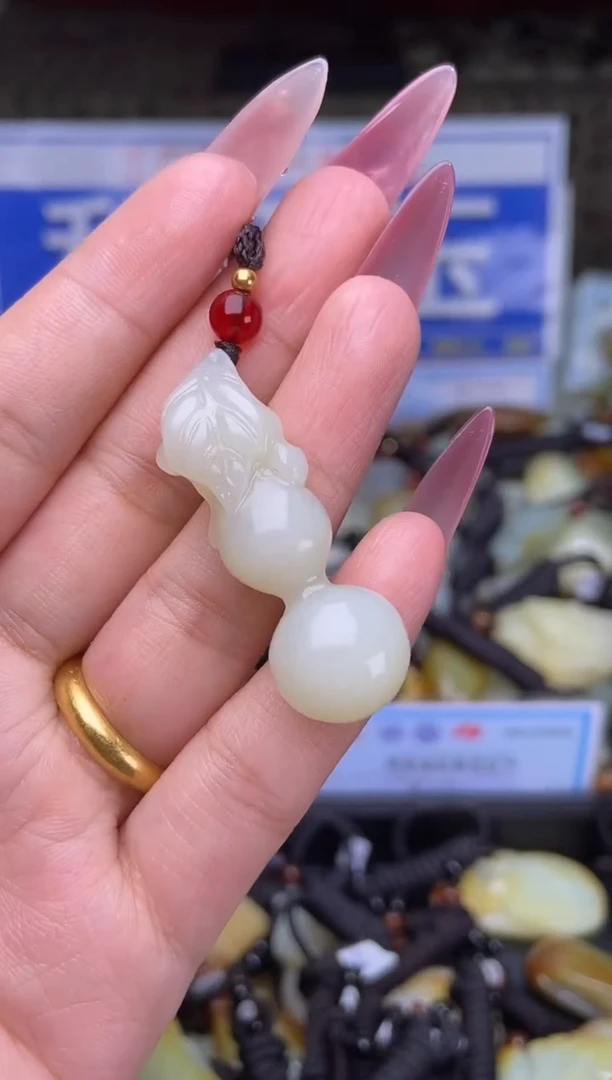 和田玉未镶嵌颈饰1