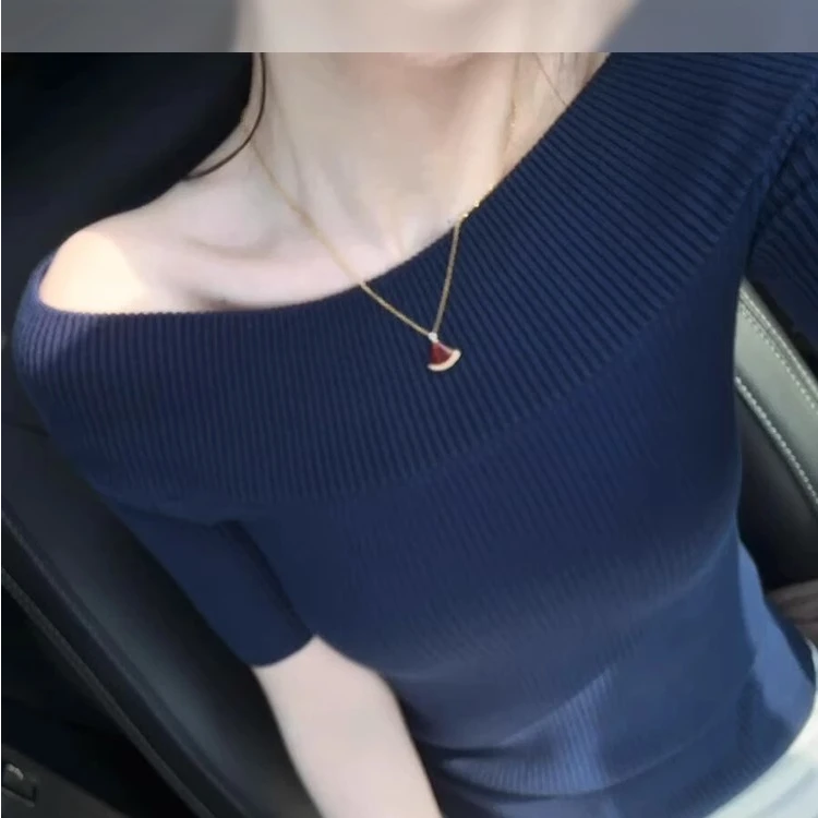 2025年夏季新款一字肩短袖t恤女修身气质针织打底衫露肩显瘦上衣