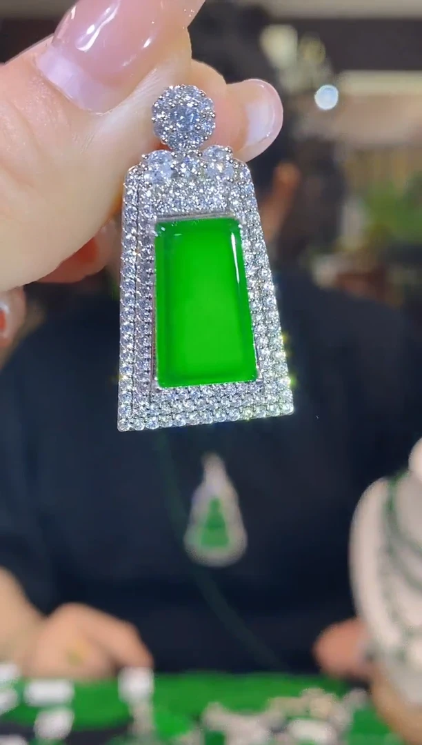 【闪购商品】翡翠吊坠(不含链)未镶嵌多样性发其一