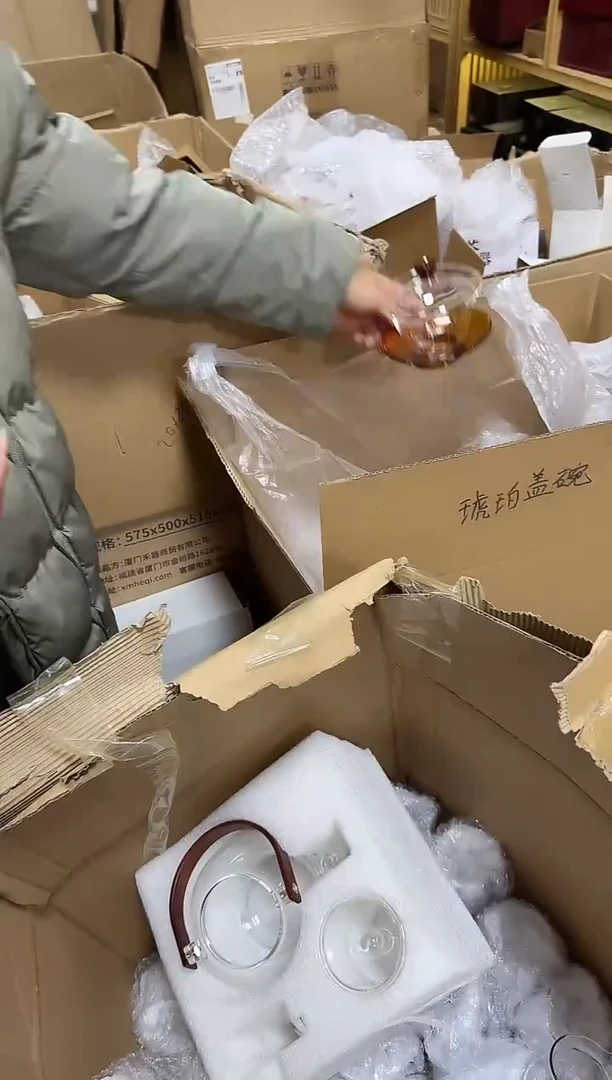 琥珀色底盘盖碗