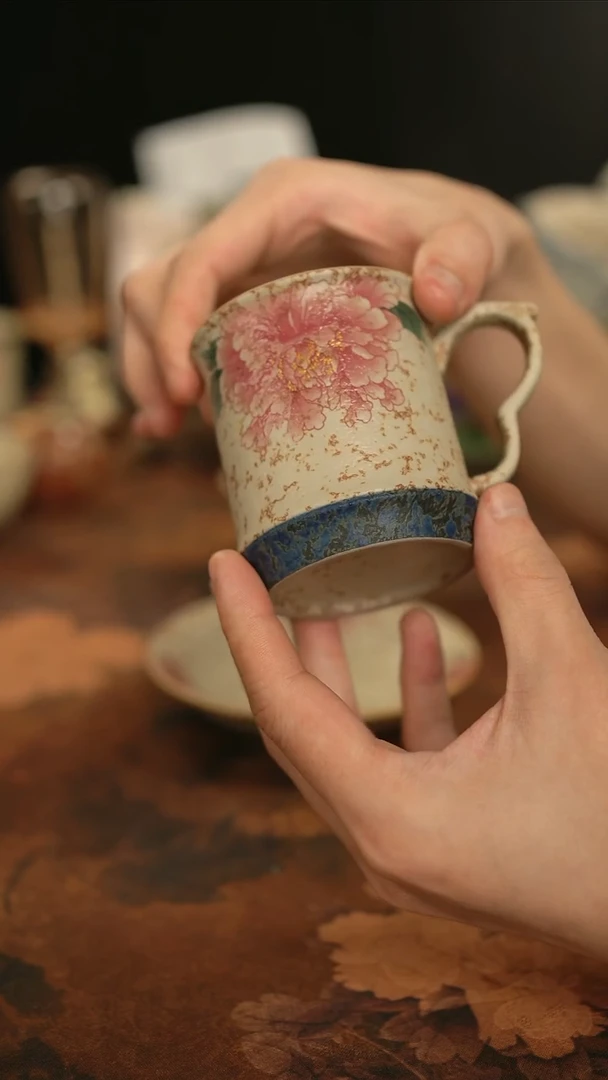 摩吉陶陶闪拍链接 牡丹花焦糖釉葫芦把手茶咖杯