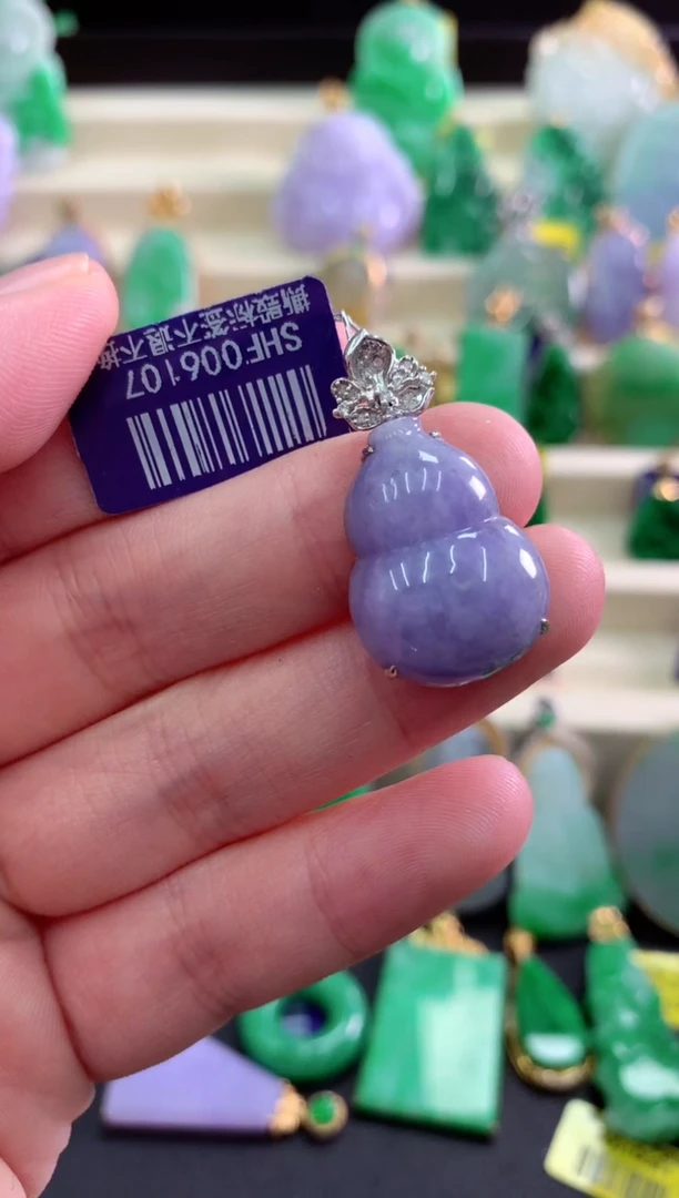 颈饰18K金镶嵌翡翠挂件