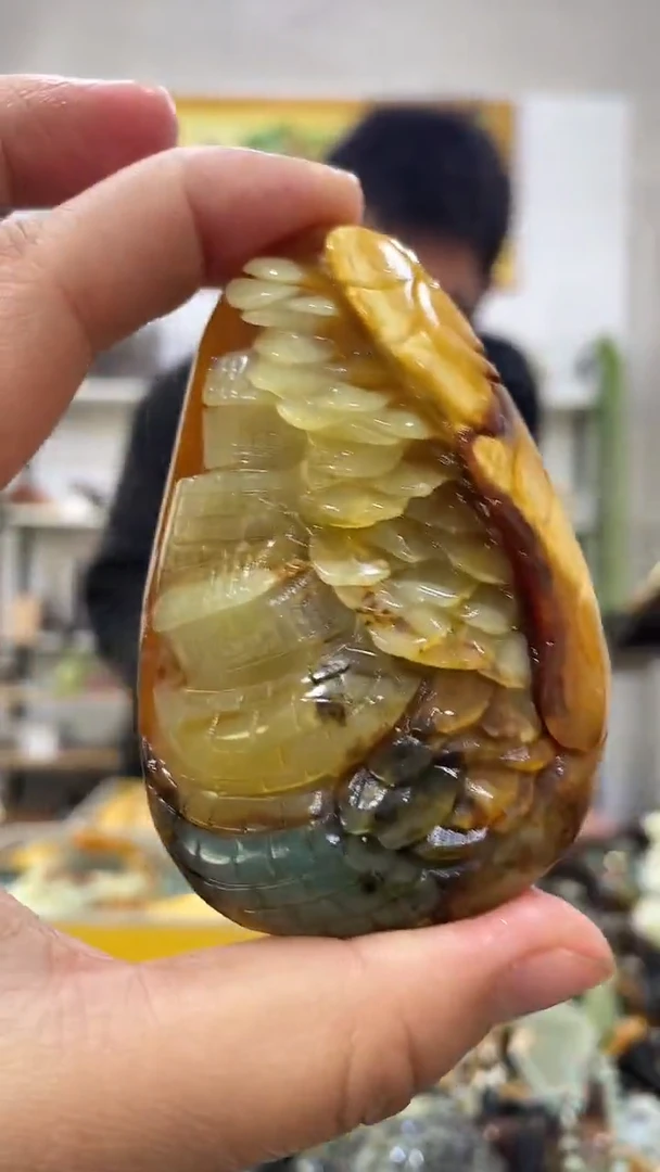 未镶嵌蛇纹石玉吊坠