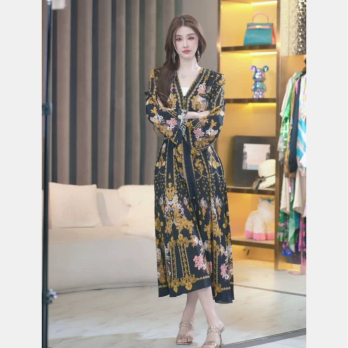 【张喜喜】气质夏季超显瘦气质时尚桑蚕丝连衣裙 241068