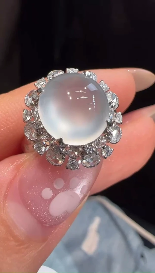 18K金镶嵌戒指翡翠戒指