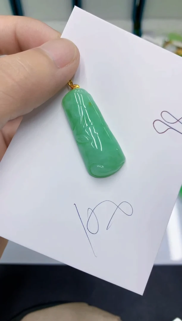 颈饰18K金镶嵌翡翠翡翠