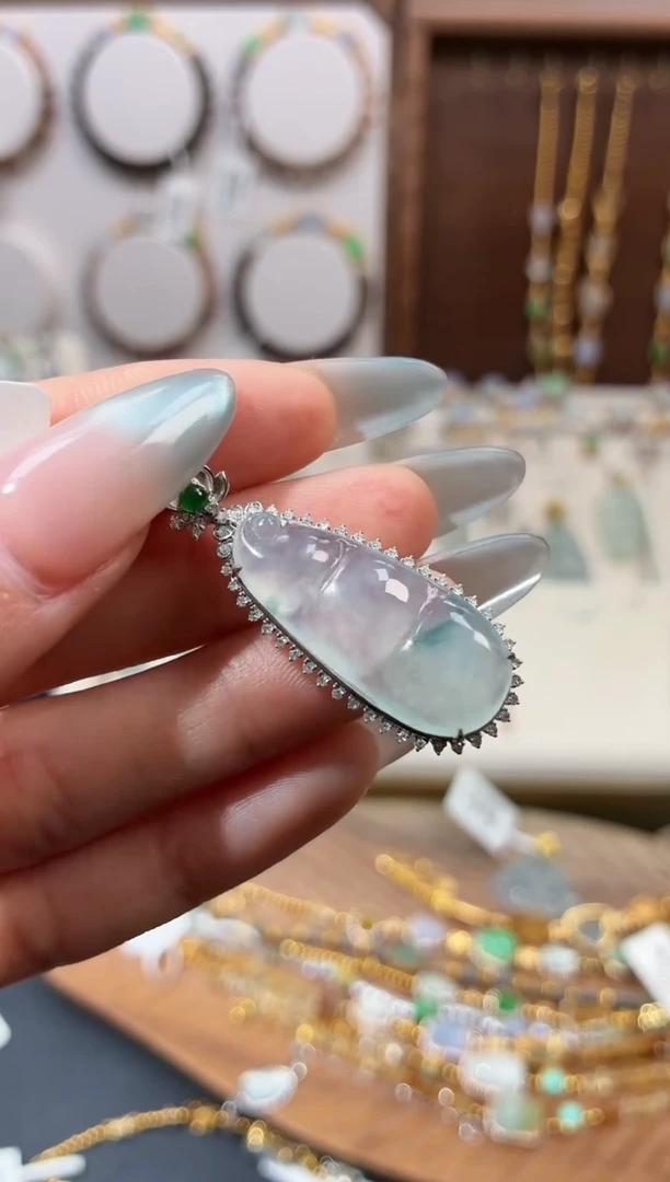 吊坠(不含链)18K金镶嵌翡翠吊坠