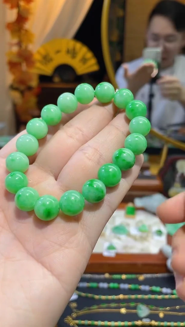 颈饰未镶嵌翡翠手串