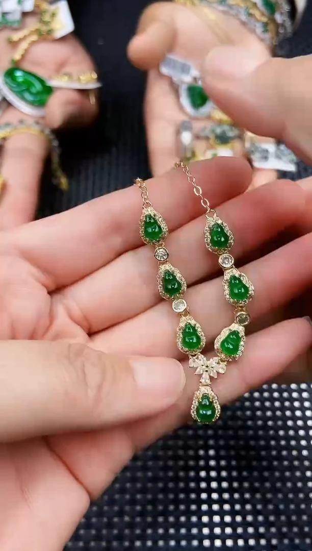 翡翠未镶嵌颈饰111111111