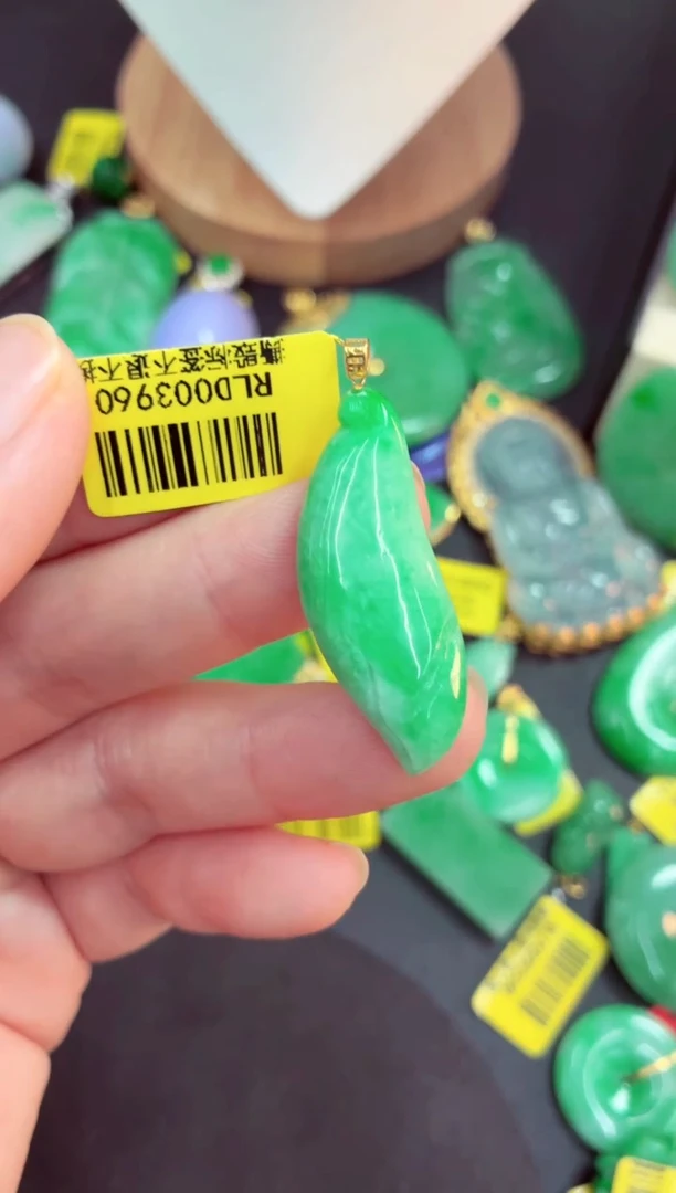 吊坠(不含链)18K金镶嵌翡翠挂件