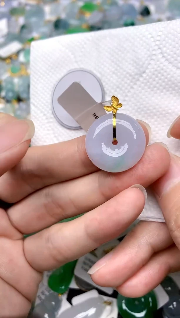 颈饰18K金镶嵌翡翠天然A货翡翠