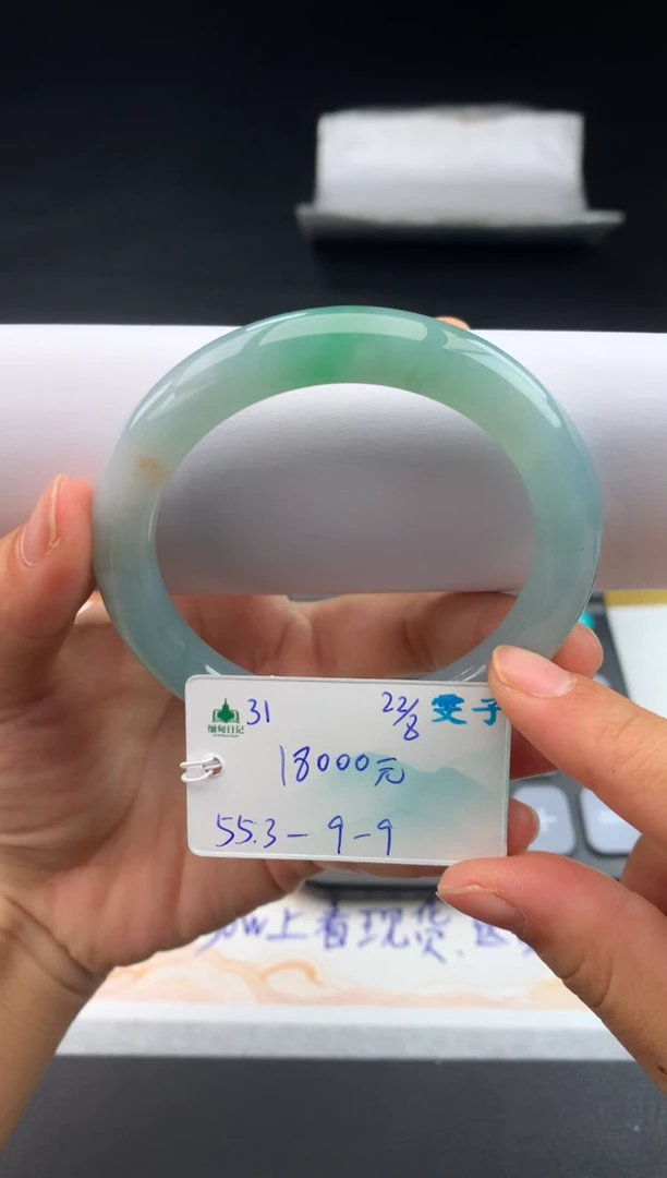 未镶嵌手镯翡翠自带#送人#，联系客服核对地址~