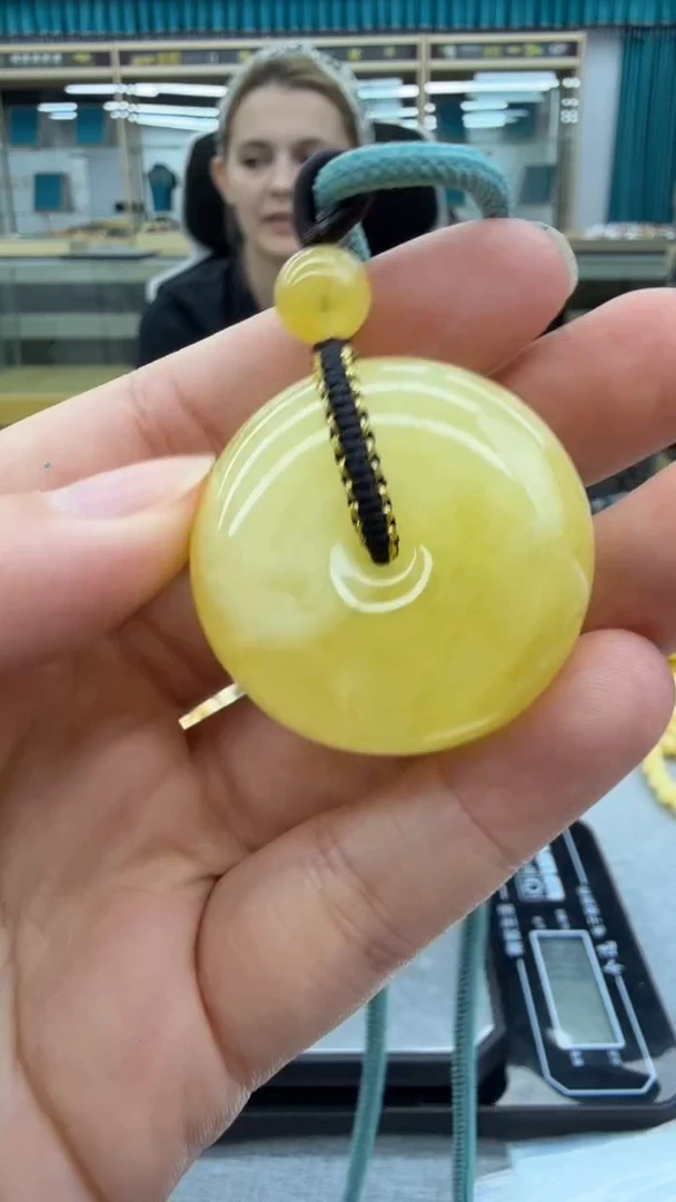 未镶嵌颈饰琥珀213秒拍号 假一罚三