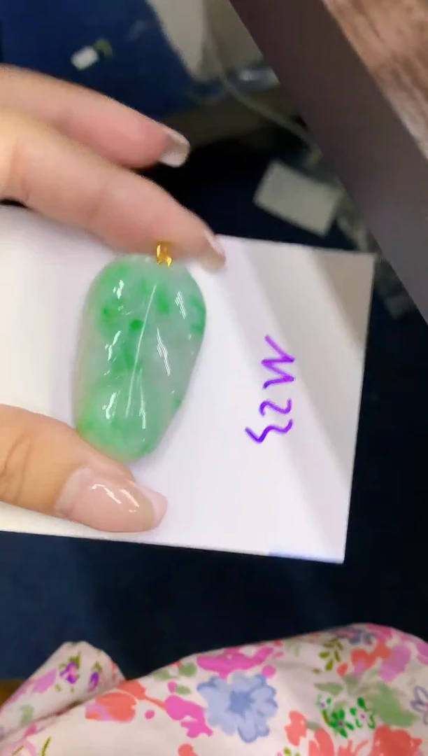 翡翠18K金镶嵌颈饰缅甸天然翡翠A货