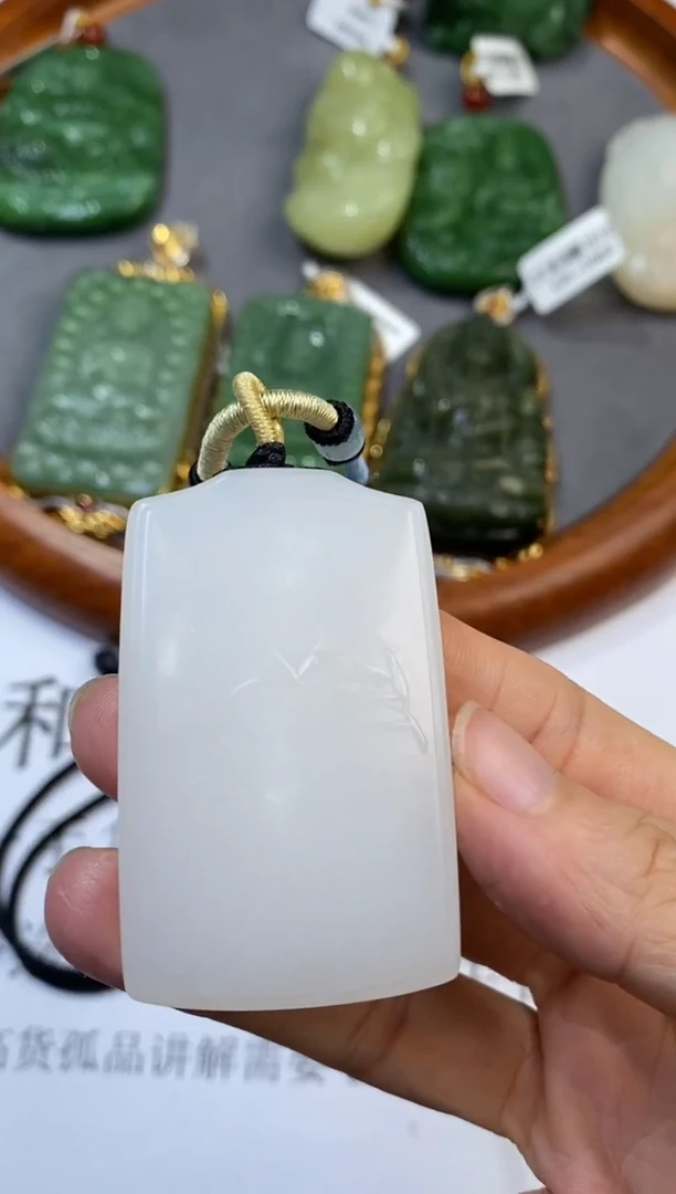 未镶嵌和田玉挂件303470       多人