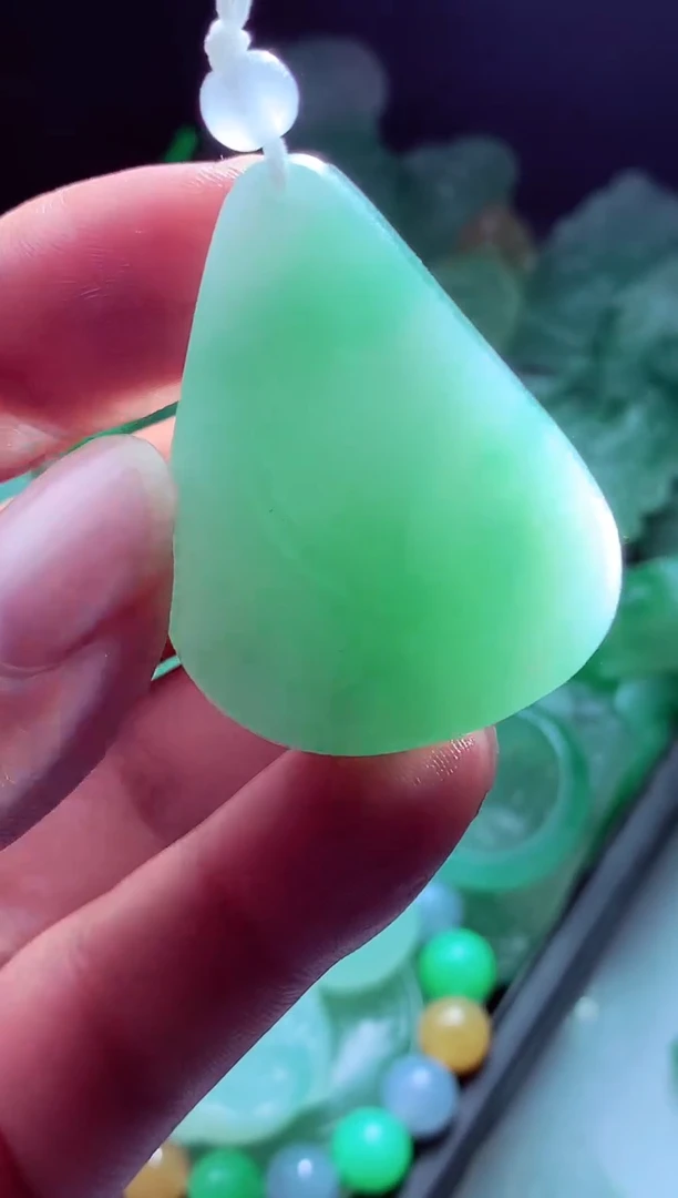 未镶嵌定制翡翠叶?翡翠毛货定制