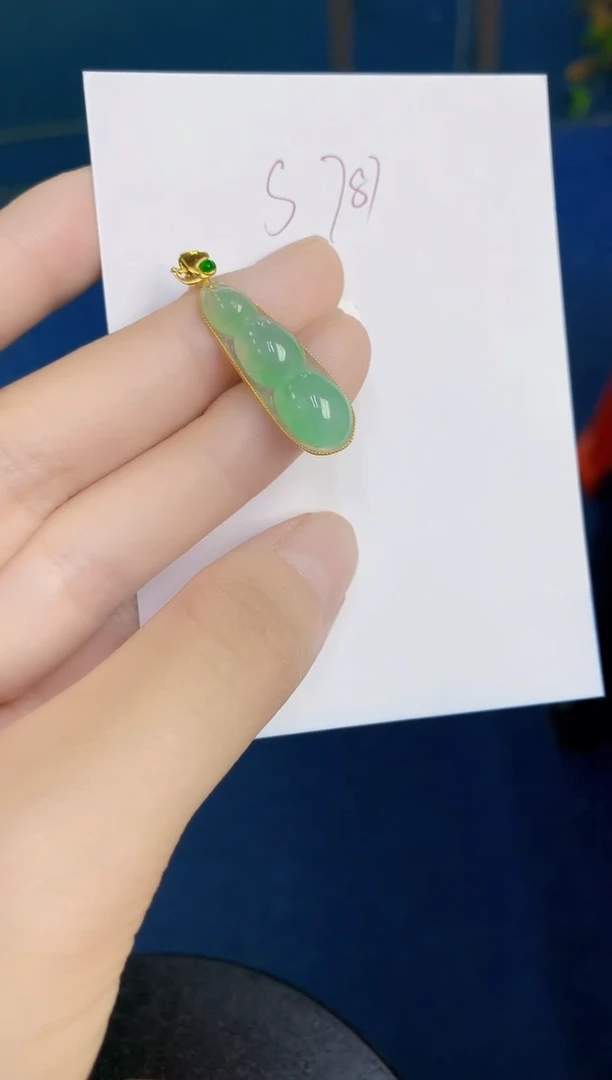 翡翠18K金镶嵌颈饰000000000