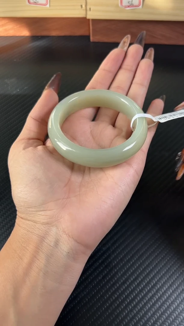 未镶嵌手镯和田玉且末近矿微色差 56sk