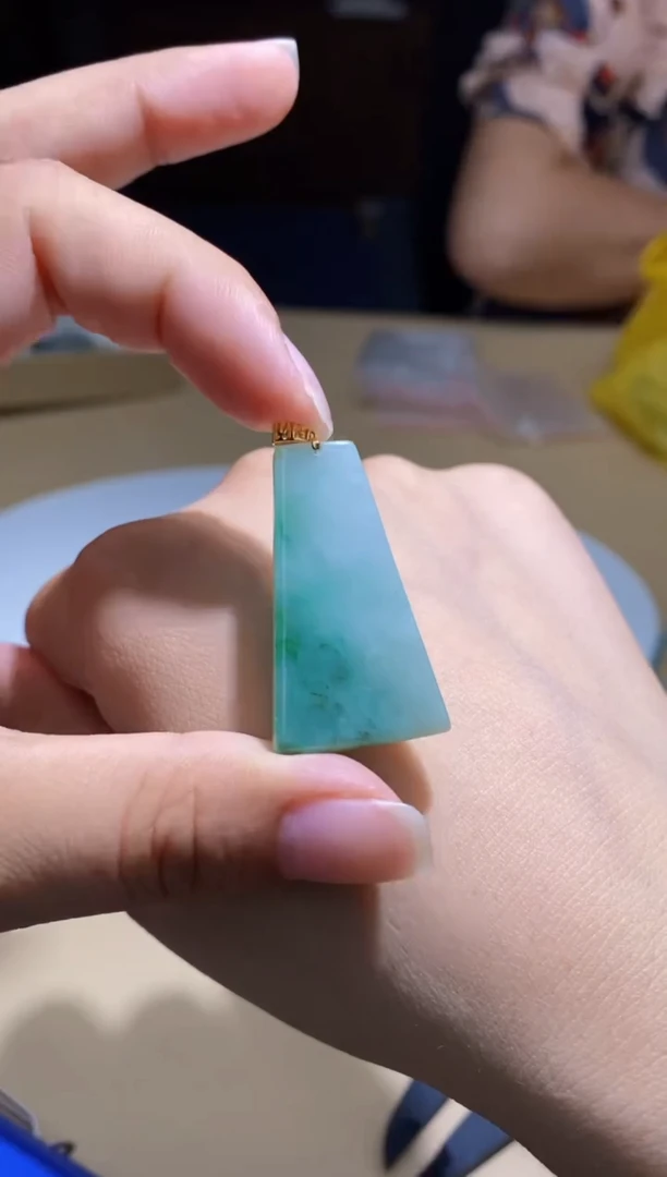 颈饰未镶嵌翡翠挂件