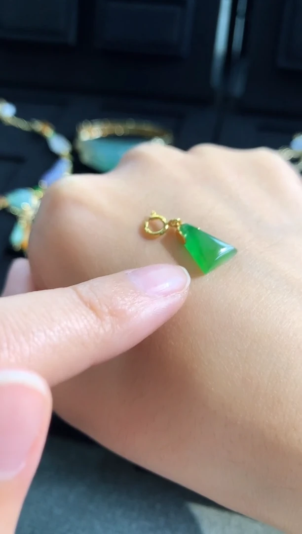 【闪购商品】翡翠颈饰18K金镶嵌吊坠