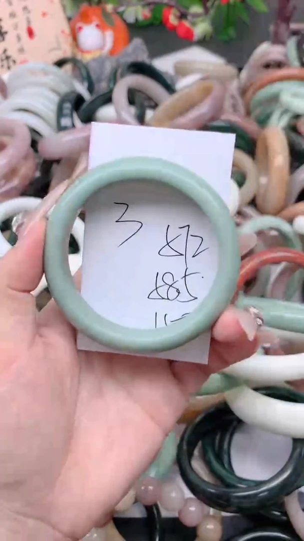 石英质玉手镯未镶嵌572