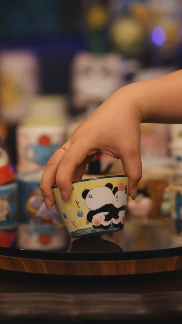 【闪购商品】摆件景德镇釉下彩绘设计师款式陶瓷